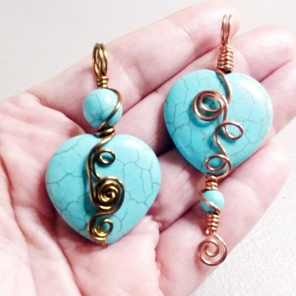 Large Turquoise Howlite Heart Pendant - Unique Bronze Wire Wrapped Design - Picture 5 of 8